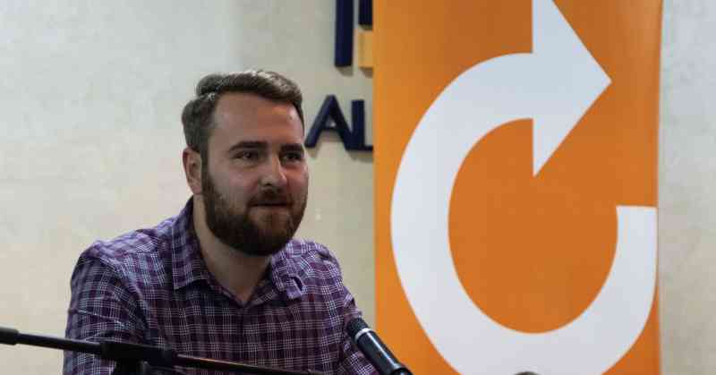 Митровић: Медији су постали пословна пратња СНС-а и њеног председника